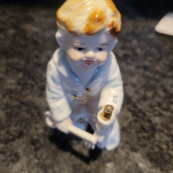 Vintage Porcelain Boy Figurine Holding Sword & Key - Picture 13 of 14